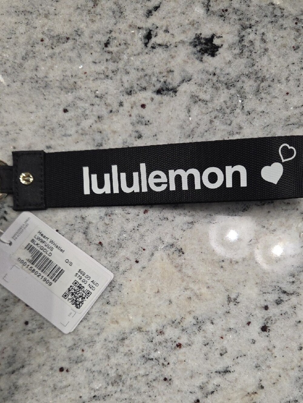 NWT lululemon athletica Black Heart Wristlet Key & Card Pouch with Branded Strap - Picture 3 of 4
